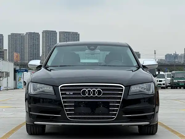 Audi S8 2013