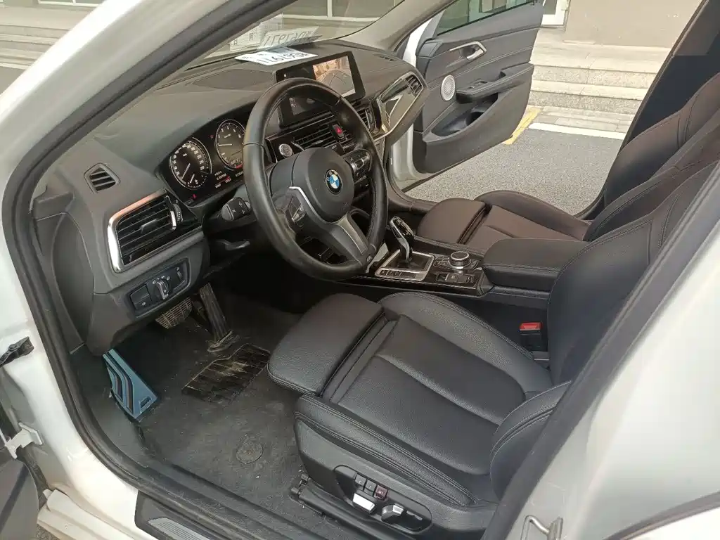 BMW 1 Series 2021 — фото 14