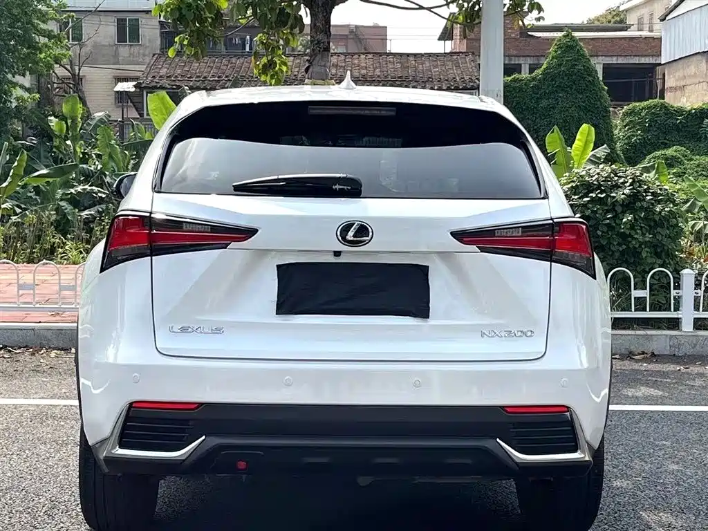 Lexus NX 2018 — фото 8