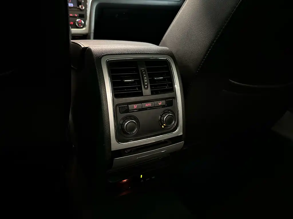 Volkswagen Passat 2015 — фото 16
