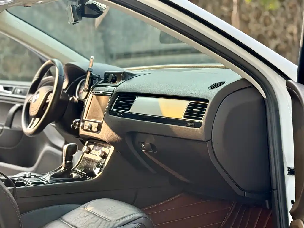 Volkswagen Touareg 2016 — фото 13