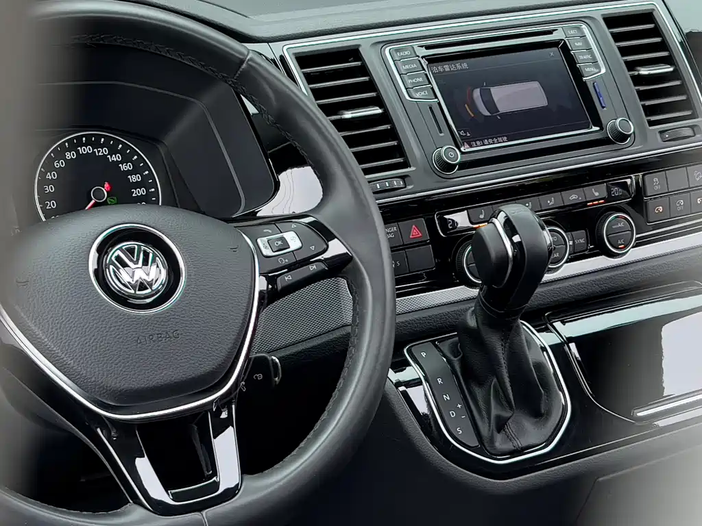 Volkswagen Multivan 2017 — фото 8