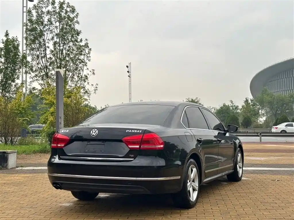 Volkswagen Passat 2012 — фото 4