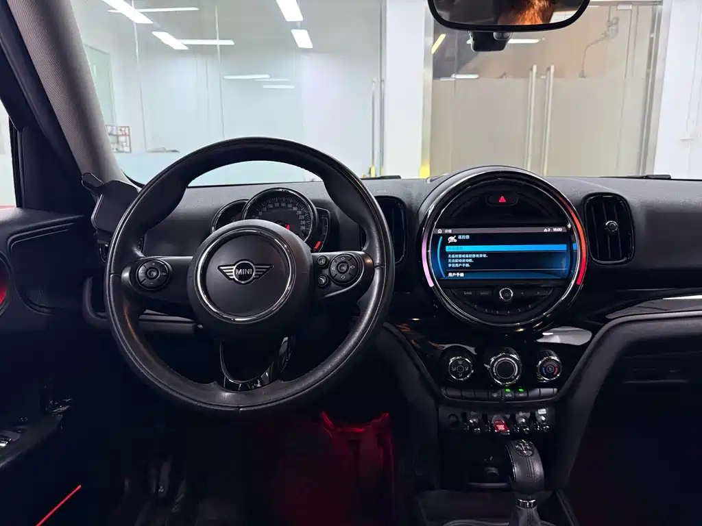 MINI Countryman 2019 — фото 17