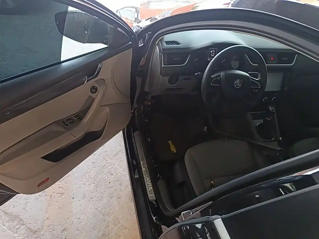 Skoda Octavia 2015 — фото 16
