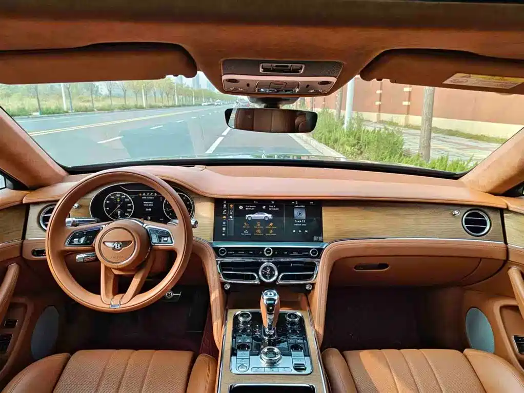 Bentley Flying Spur 2024 — фото 10