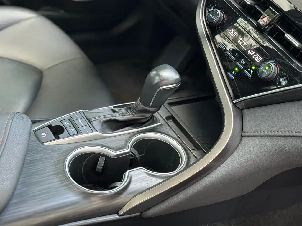 Toyota Camry 2021 — фото 14