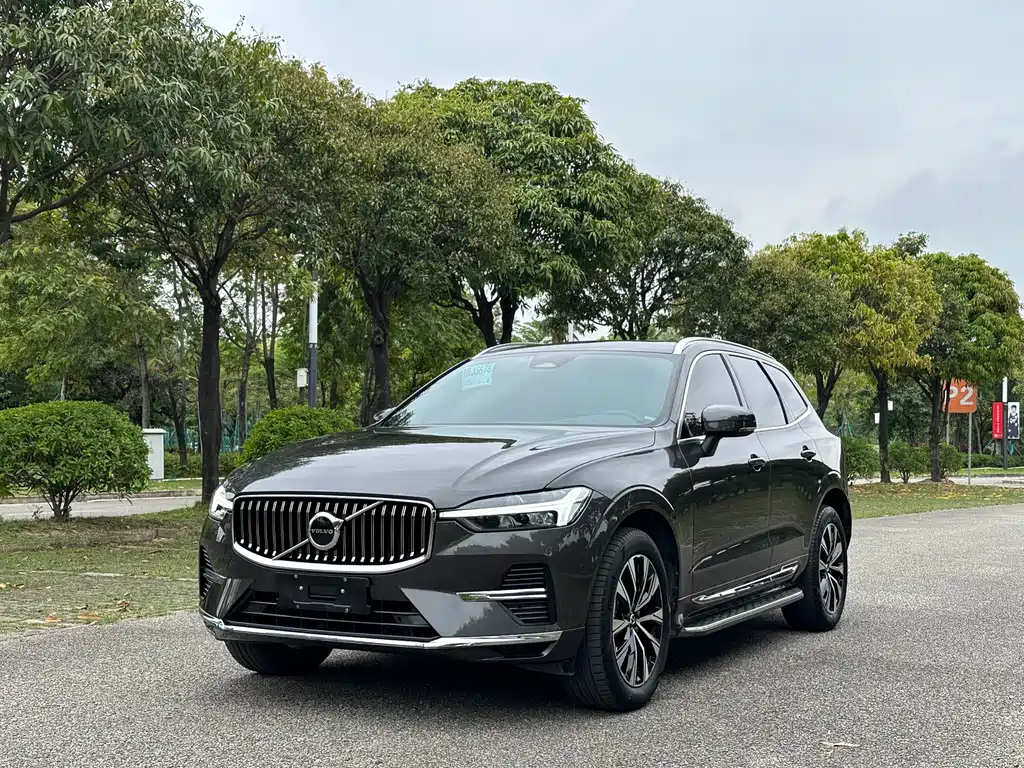 Volvo XC60 2024 — фото 1