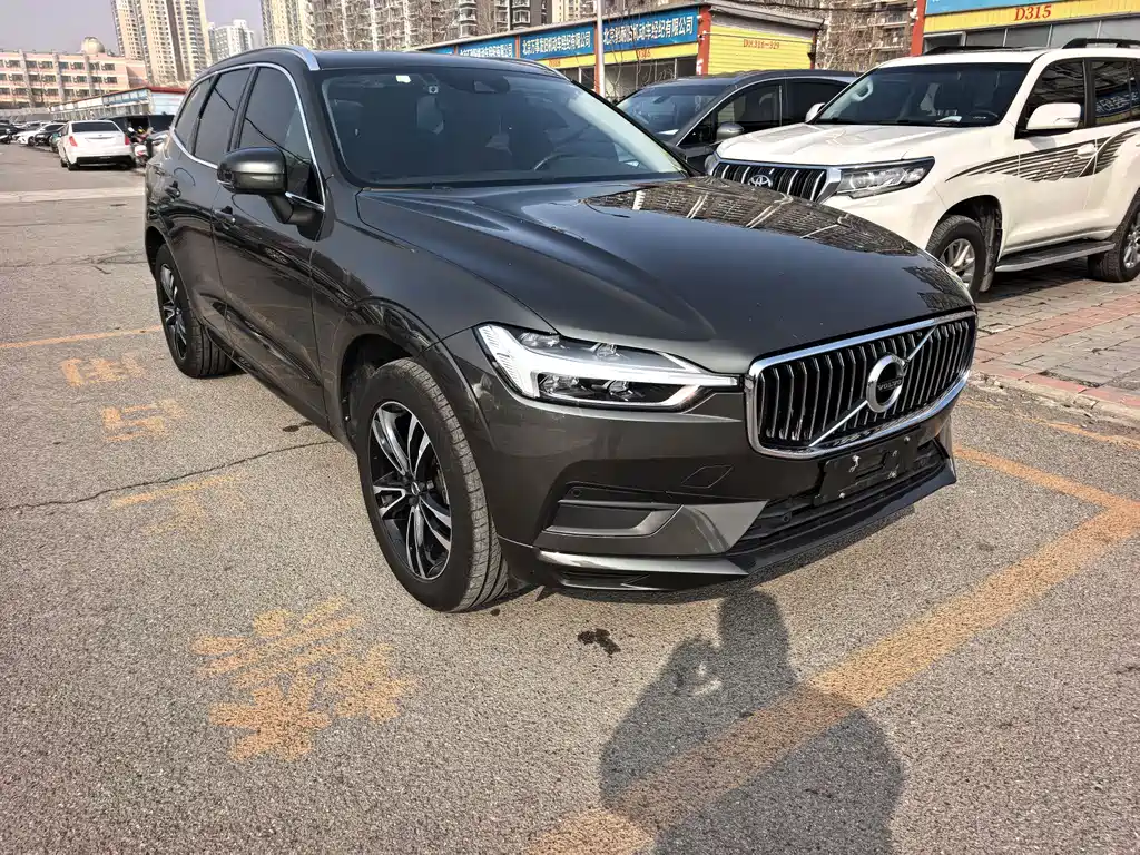 Volvo XC60 2019 — фото 2