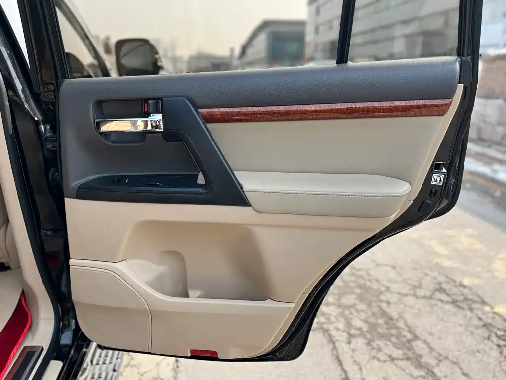 Toyota Land Cruiser 2015 — фото 31