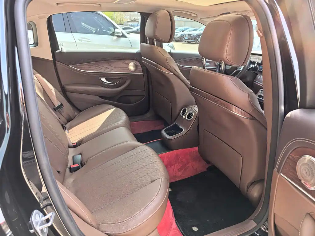Mercedes-Benz E-Class 2023 — фото 15