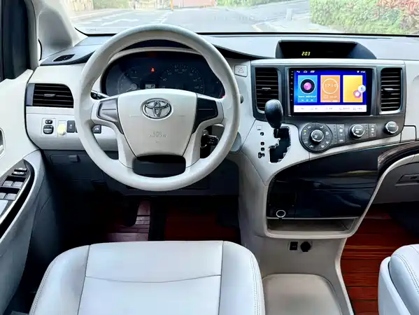 Toyota Sienna 2015