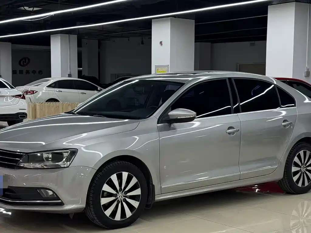 Volkswagen Sagitar 2018