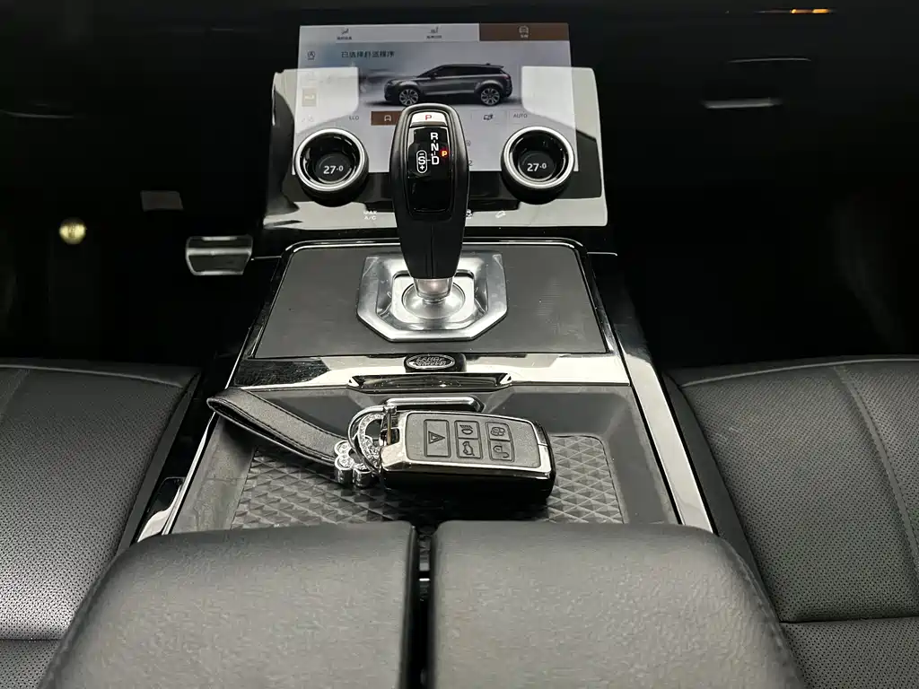 Land Rover Evoque 2023 — фото 8