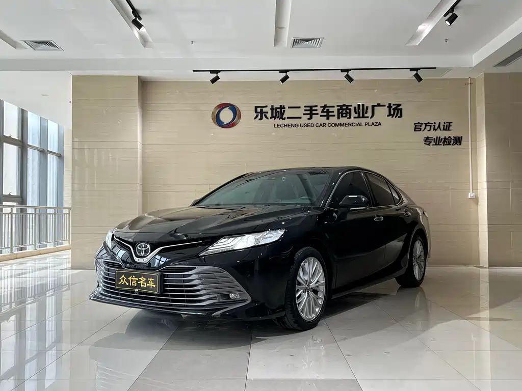Toyota Camry 2020 — фото 1
