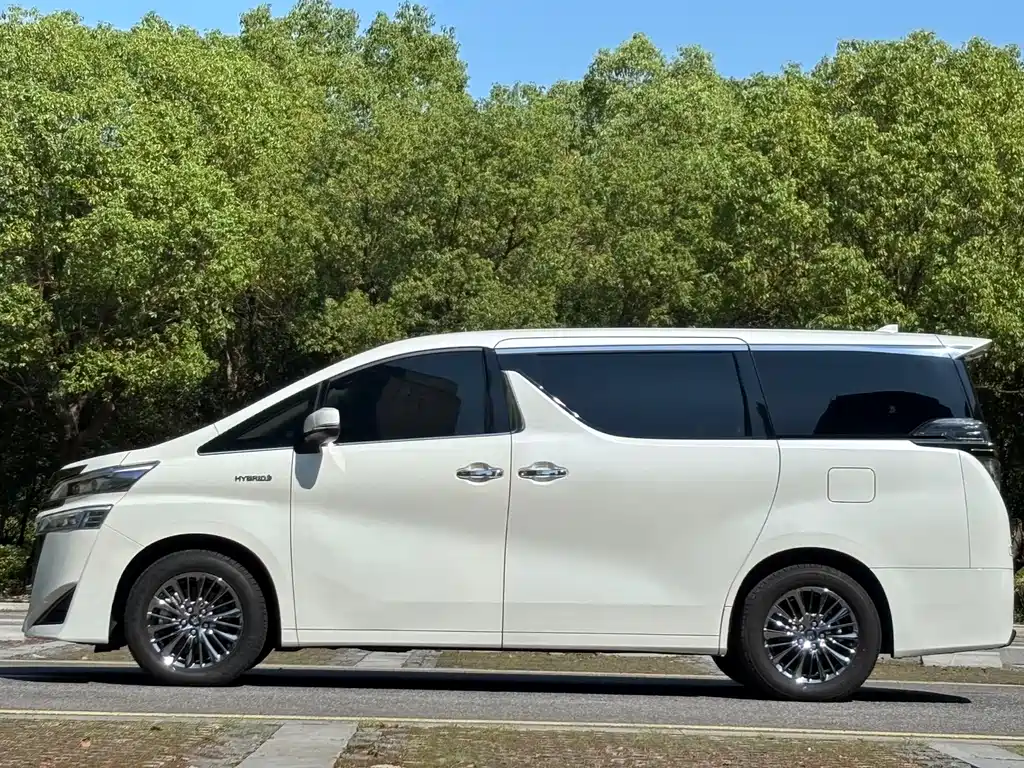 Toyota Vellfire 2023 — фото 6