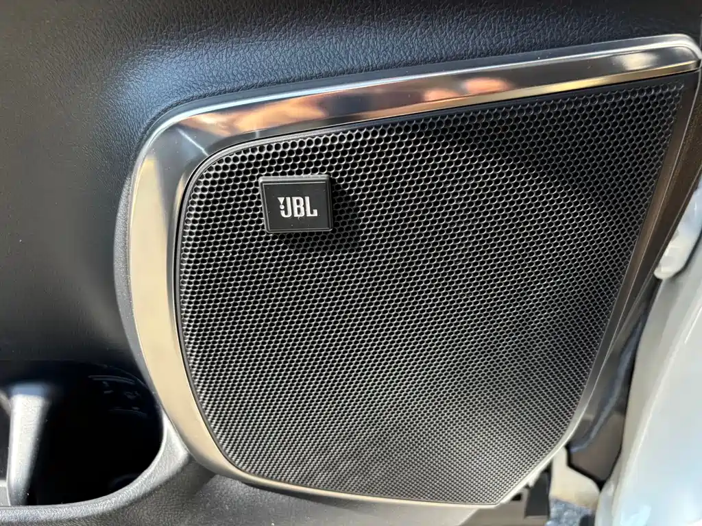 Toyota Vellfire 2023 — фото 12
