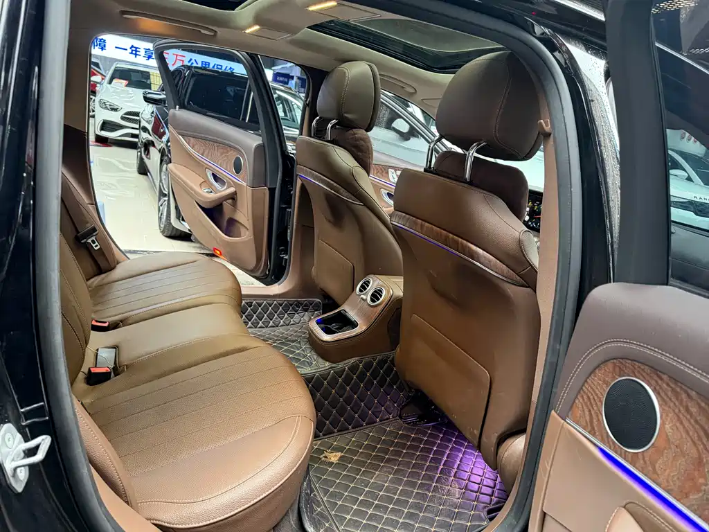 Mercedes-Benz E-Class 2023 — фото 17