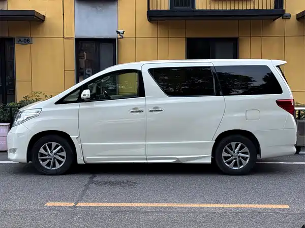 Toyota Alphard 2010