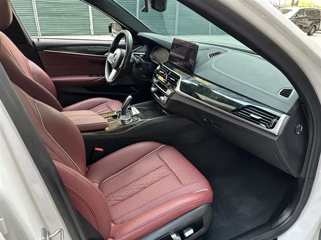 BMW 5 Series 2021 — фото 13