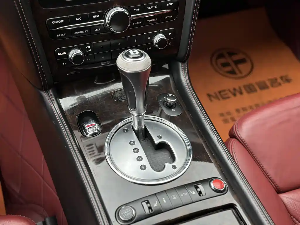 Bentley Flying Spur 2011 — фото 14