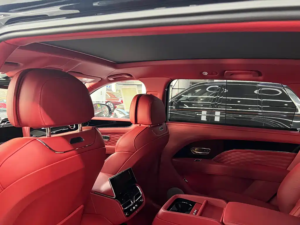 Bentley Bentayga — фото 12