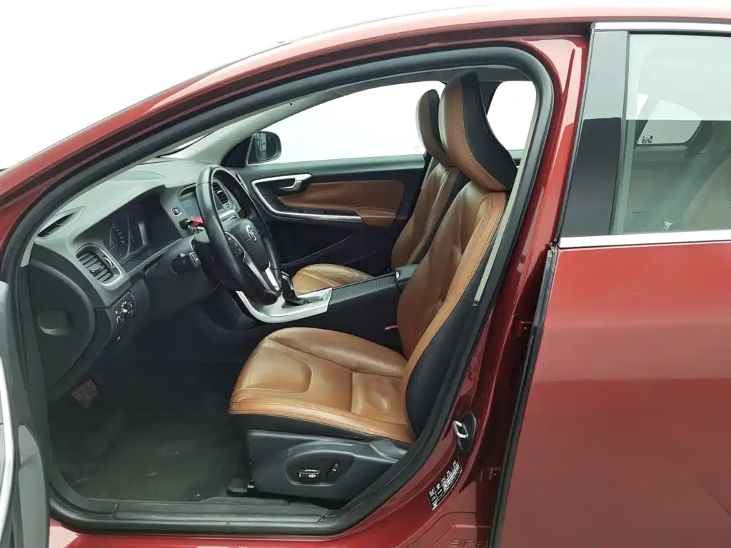 Volvo S60 2015 — фото 10