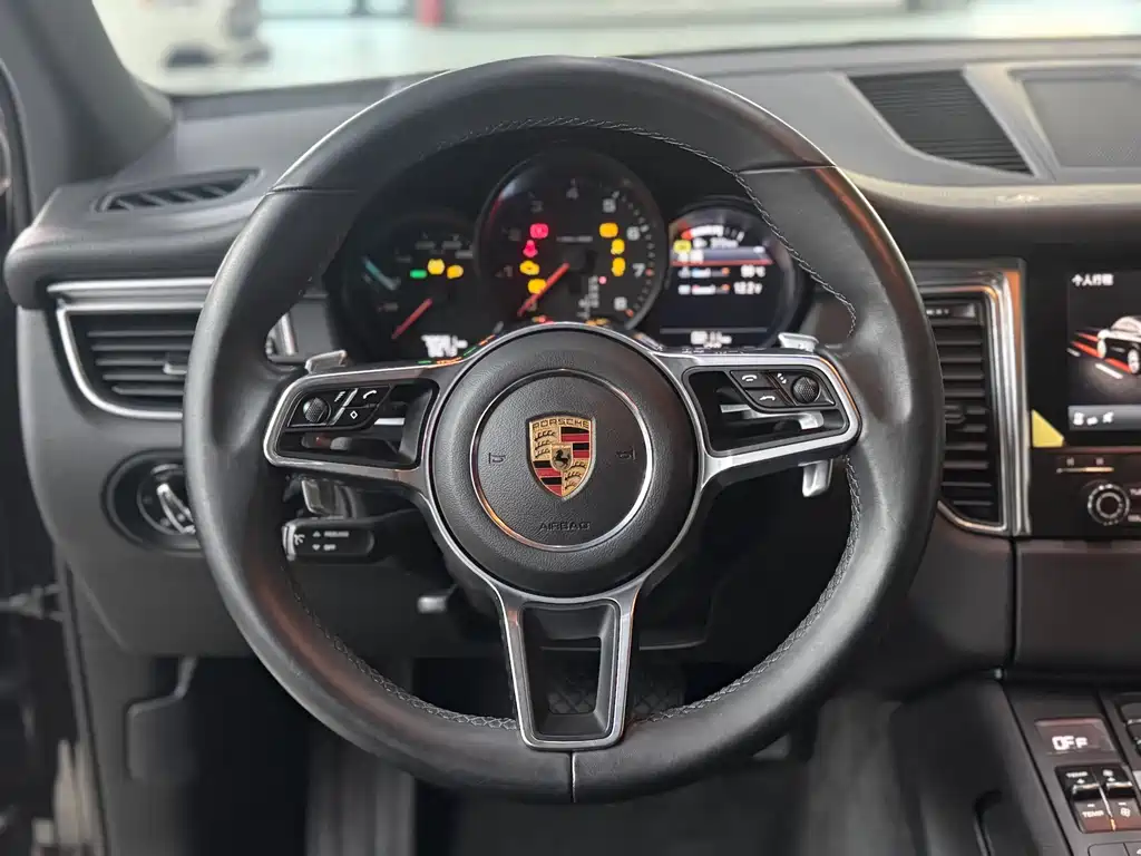 Porsche Macan 2018 — фото 14