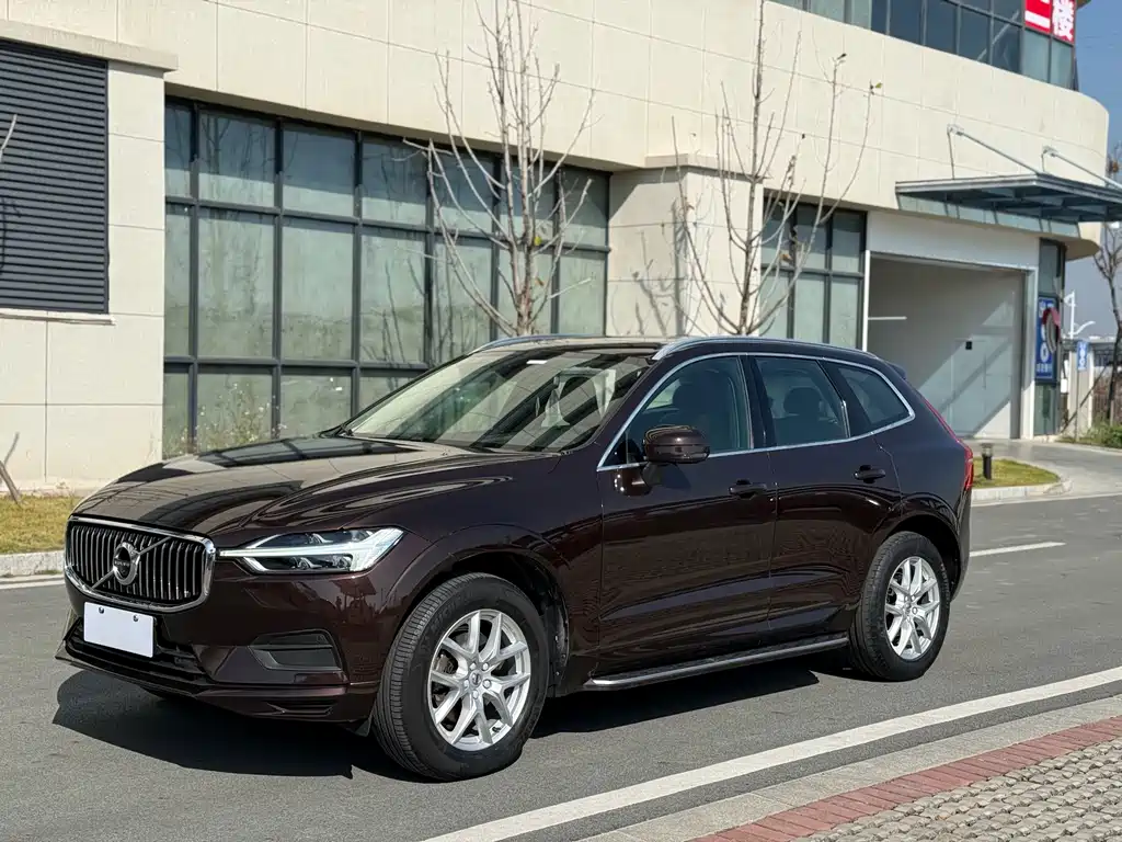 Volvo XC60 2018 — фото 1