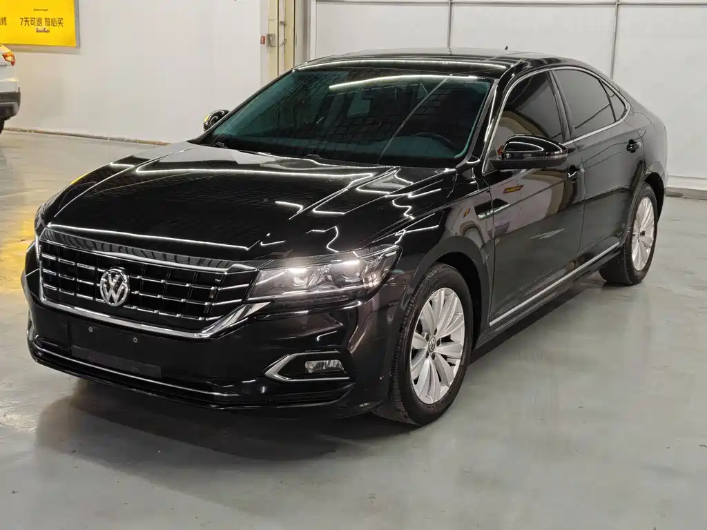 Volkswagen Passat 2019 — фото 1