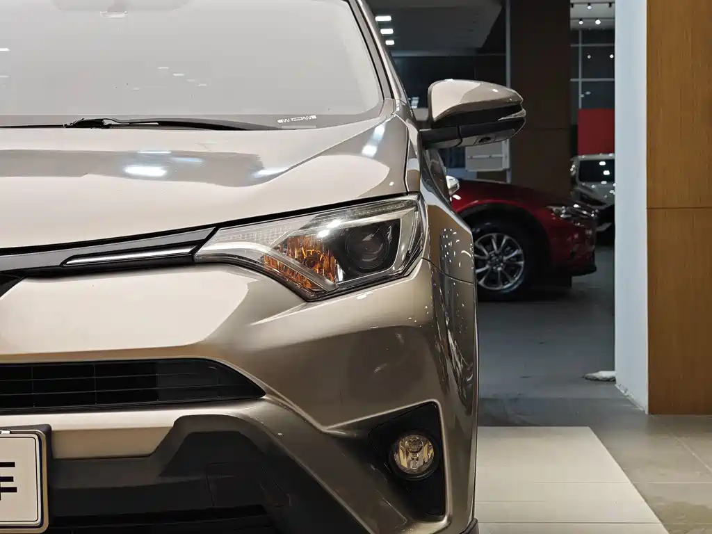 Toyota RAV4 2019 — фото 2