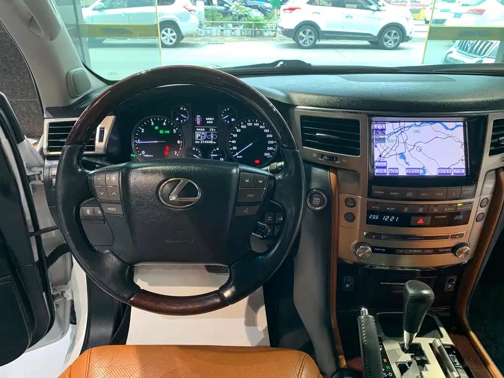 Lexus LX 2014 — фото 14