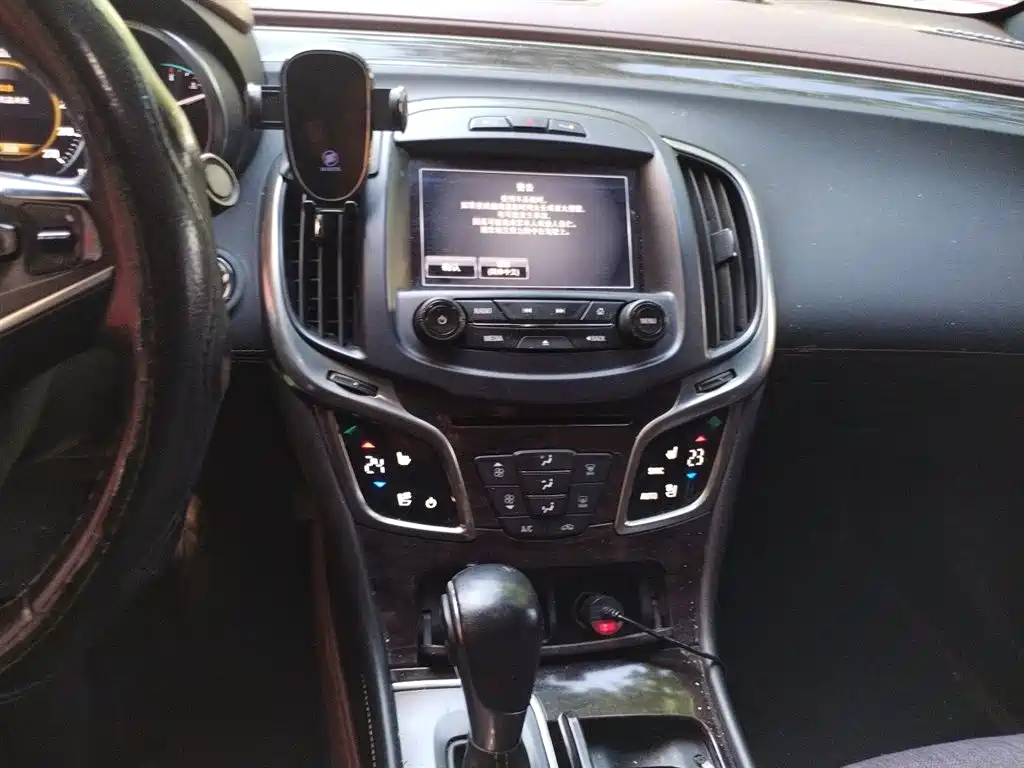 Buick LaCrosse 2015 — фото 14