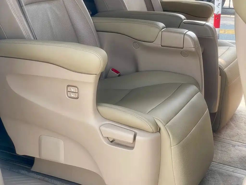 Toyota Alphard 2011 — фото 14