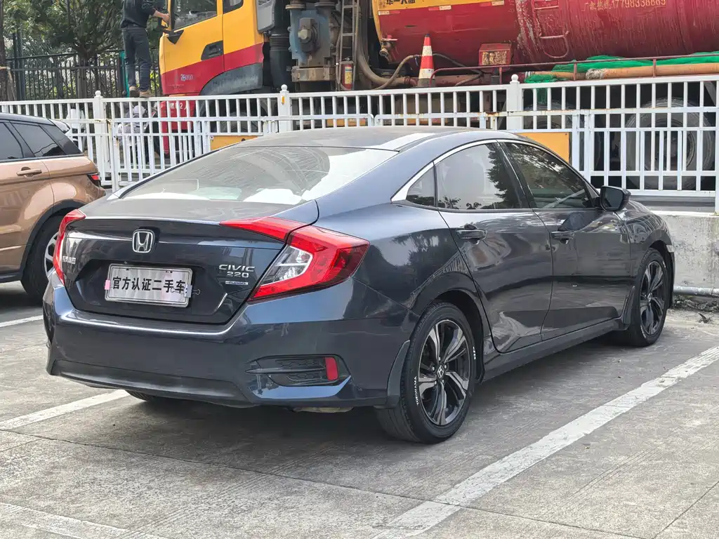 Honda Civic 2018 — фото 18