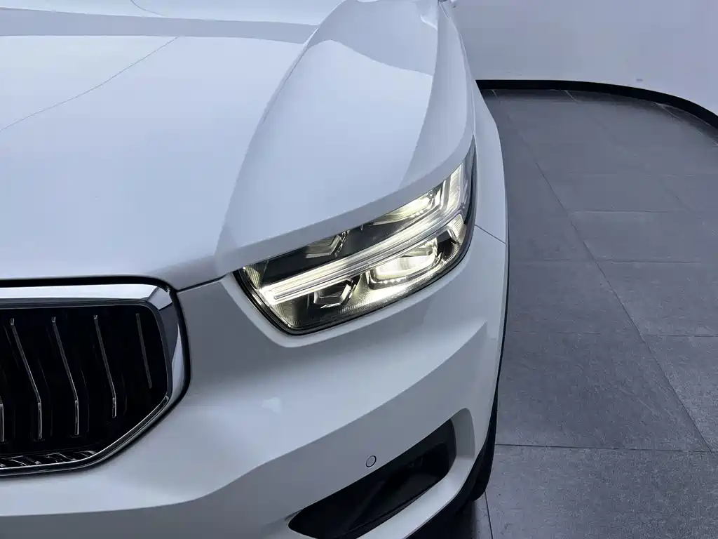 Volvo XC40 2020 — фото 9
