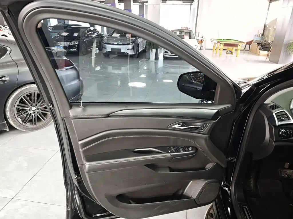 Cadillac SRX 2014 — фото 16