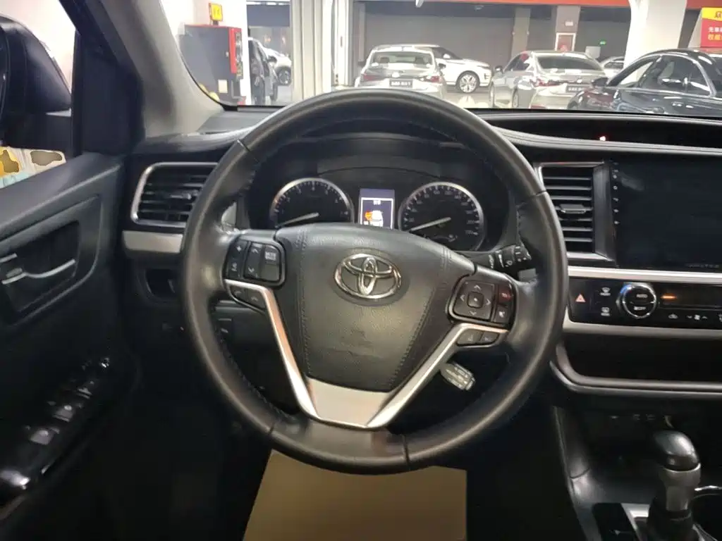Toyota Highlander 2020 — фото 11