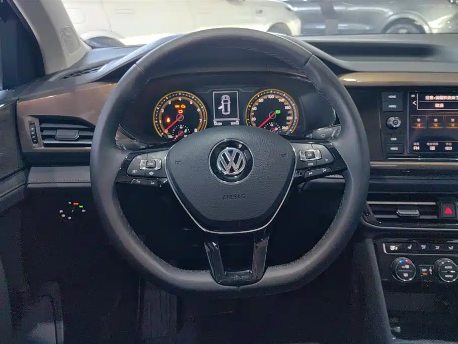 Volkswagen Tharu 2019 — фото 15
