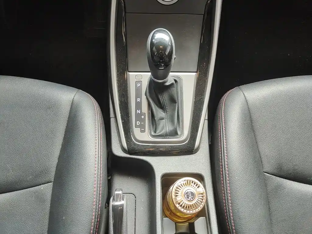 Hyundai Elantra 2015 — фото 14