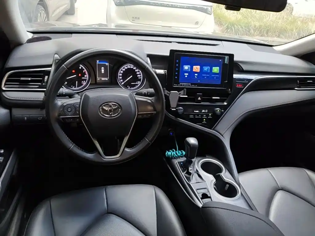 Toyota Camry 2023 — фото 10