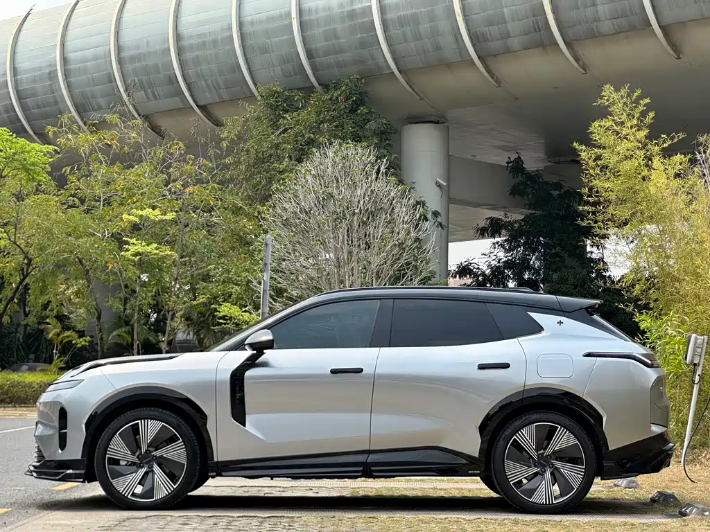 Lynk & Co 08 EM-P 2024 — фото 7