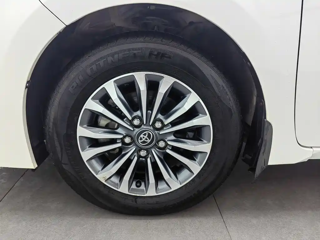 Toyota Corolla 2018 — фото 17