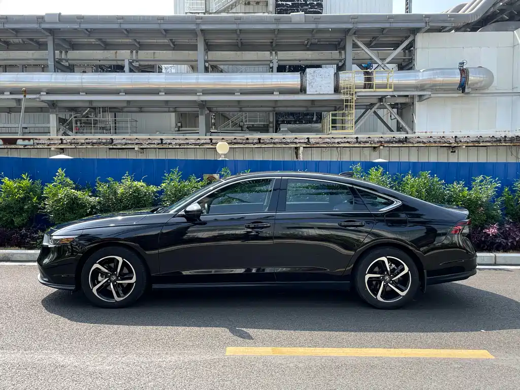Honda Accord 2023 — фото 11