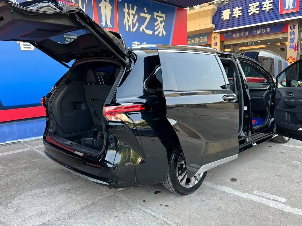 Toyota Sienna 2024 — фото 13