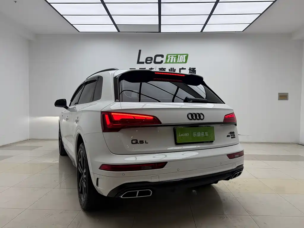 Audi Q5L 2023 — фото 6