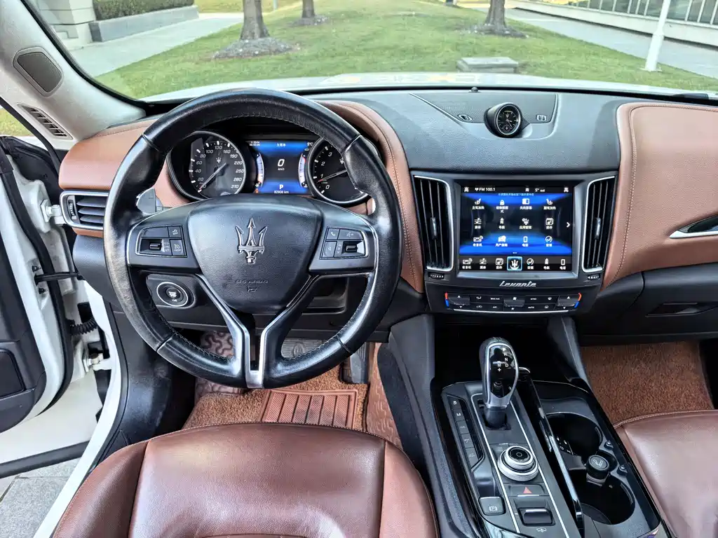 Maserati Levante 2018 — фото 28