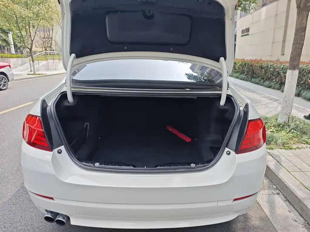 BMW 5 Series 2012 — фото 22