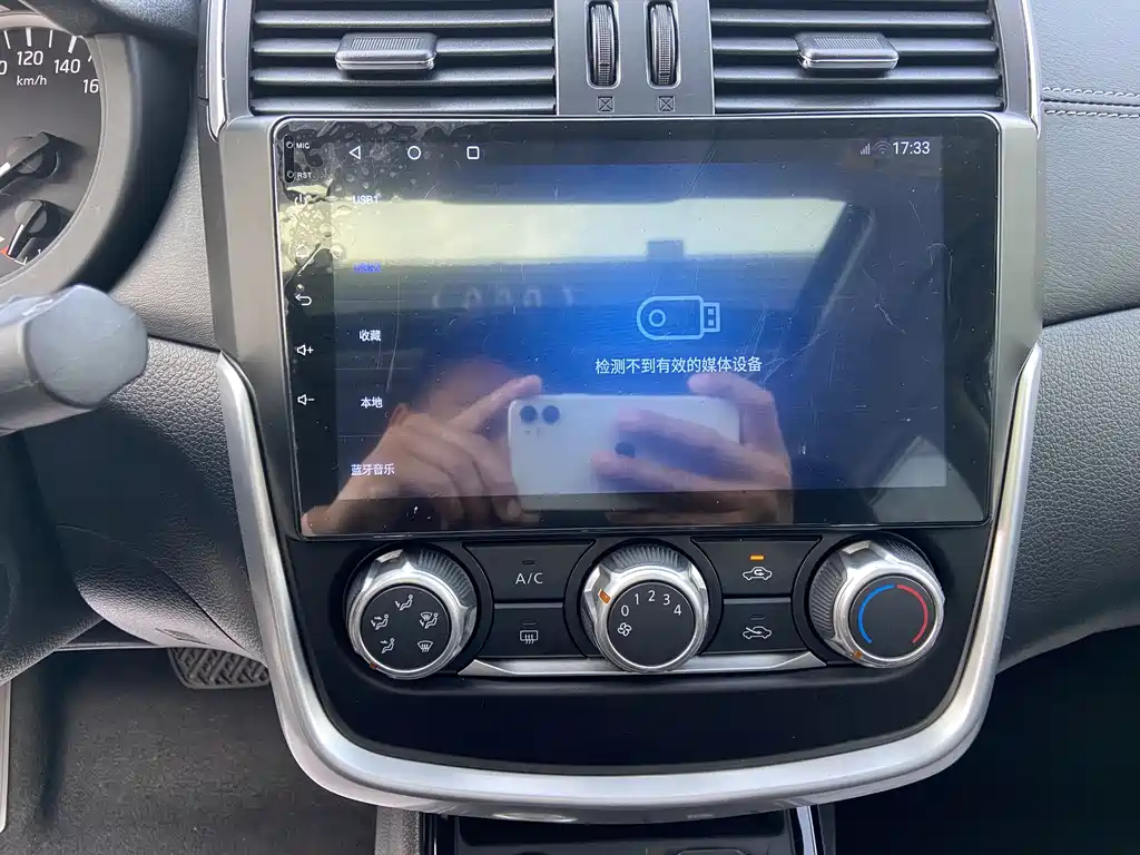 Nissan Tiida 2017 — фото 15