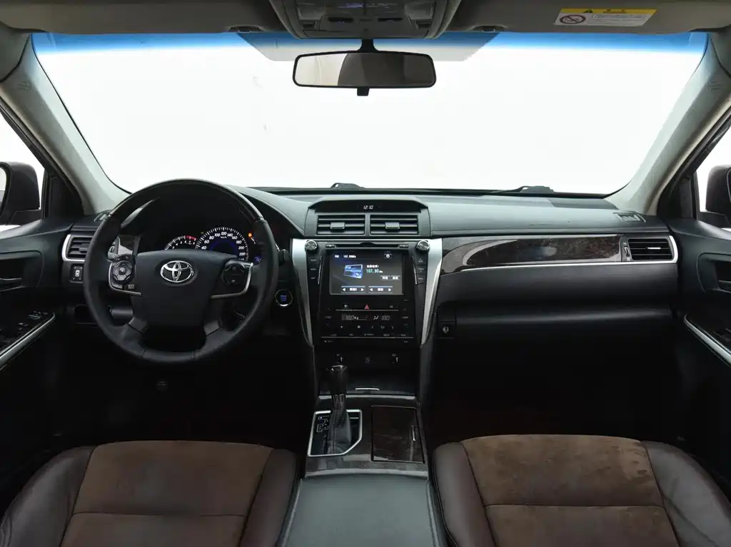 Toyota Camry 2018 — фото 11